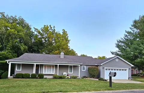 15 Cheshire Dr, Mackinaw, IL 61755