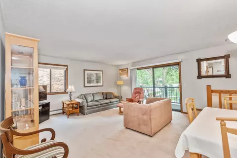 2701 Northcreek Dr #4, Woodridge, IL 60517