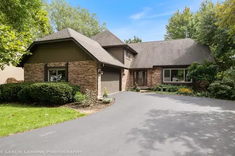1204 Yorkshire Dr, Naperville, IL 60563