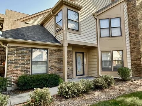 17 Willow Pkwy #90-3, Buffalo Grove, IL 60089
