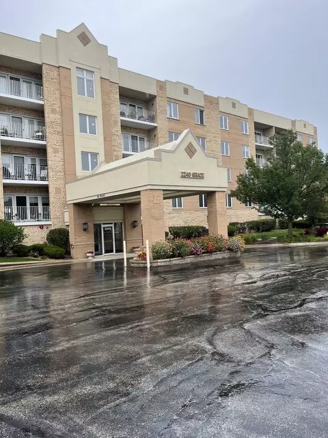 2240 S Grace St #407, Lombard, IL 60148