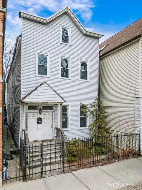2102 W Roscoe St, Chicago, IL 60618