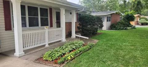 4009 Bluebird Ln, Rolling Meadows, IL 60008 photo 2
