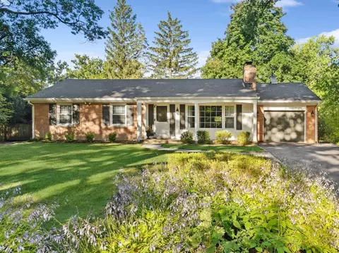 988 Valley Rd, Lake Forest, IL 60045