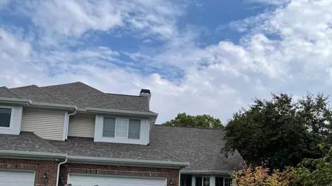 33003 N Stone Manor Dr, Grayslake, IL 60030