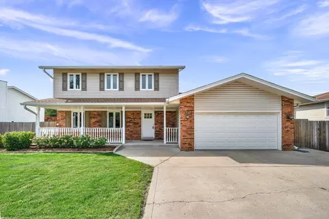 1924 N High Grove Ln, Palatine, IL 60074