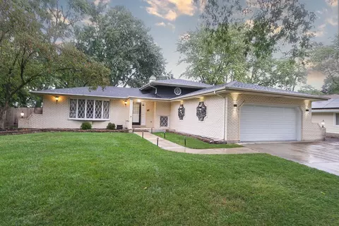 4420 Denny Ct, Rolling Meadows, IL 60008