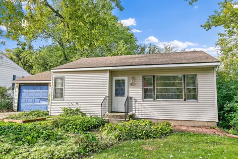 1205 Elm St, Lake In The Hills, IL 60156