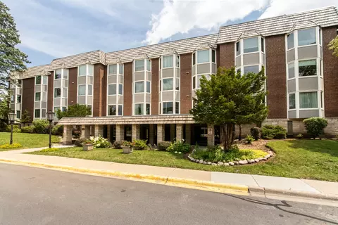 401 Ascot Dr #1H, Park Ridge, IL 60068