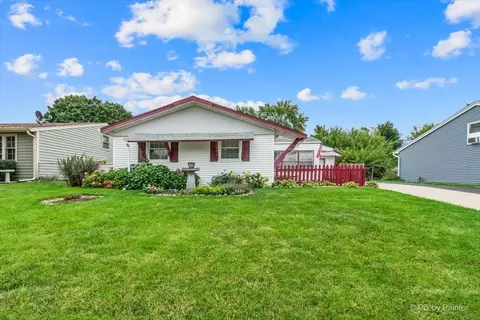 143 Pueblo Rd, Carpentersville, IL 60110