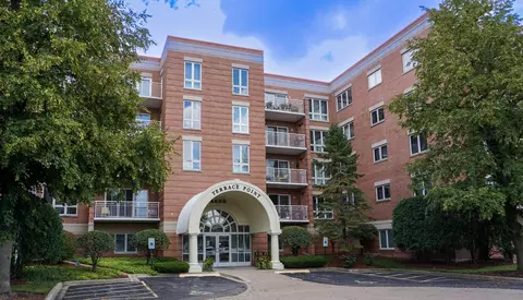 4655 N Cumberland Ave #206, Norridge, IL 60706