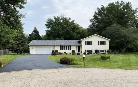 5954 Redhawk Trail Ct, Rockford, IL 61109