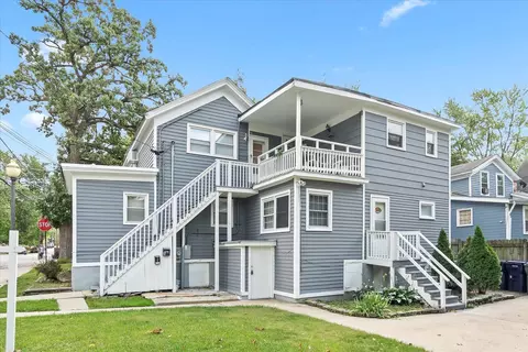140 College St, Elgin, IL 60120