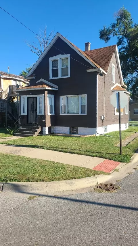 2 E 137th Pl, Riverdale, IL 60827