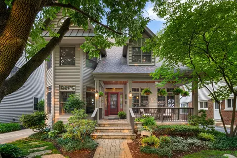 30 S Julian St, Naperville, IL 60540