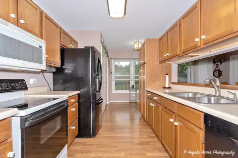 1200 Sunset Dr, Holiday Hills, IL 60051 photo 9