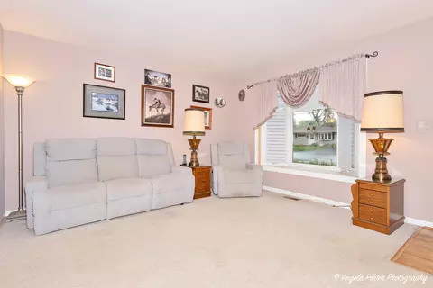 1200 Sunset Dr, Holiday Hills, IL 60051 photo 2