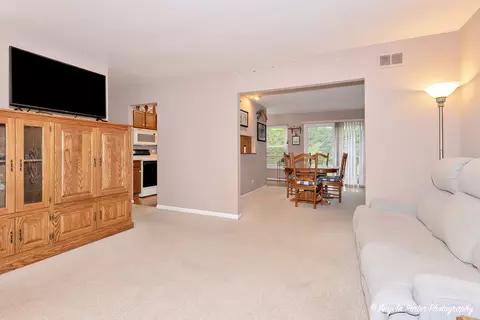 1200 Sunset Dr, Holiday Hills, IL 60051 photo 4