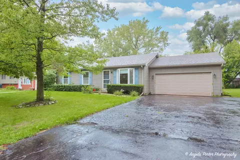1200 Sunset Dr, Holiday Hills, IL 60051