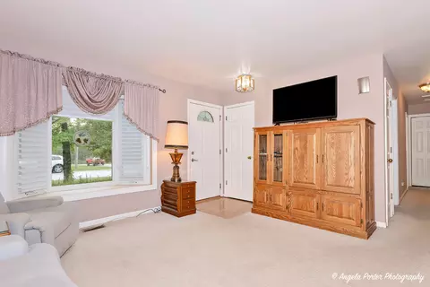 1200 Sunset Dr, Holiday Hills, IL 60051 photo 5