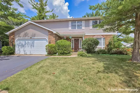 901 Pine Hill Dr, Antioch, IL 60002