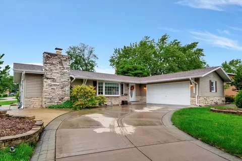 15264 Ridgeland Ave, Oak Forest, IL 60452