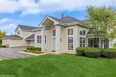 9415 Georgetown Ln #9415, Crystal Lake, IL 60014