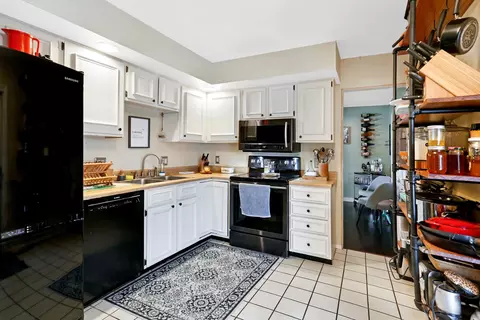 704 Devonshire Dr, Champaign, IL 61820 photo 11
