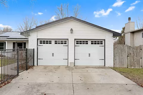 704 Devonshire Dr, Champaign, IL 61820 photo 3