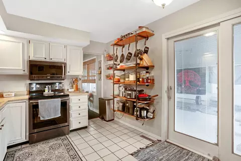 704 Devonshire Dr, Champaign, IL 61820 photo 13