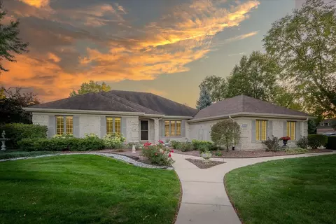 117 Walnut Cir, Sugar Grove, IL 60554