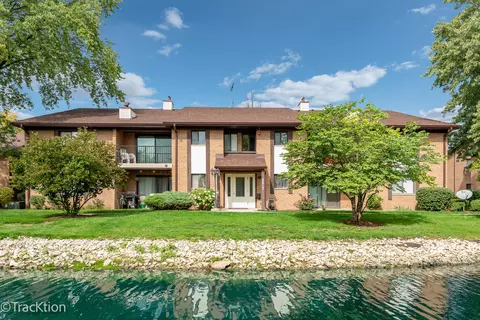 2217 Wharf Dr #304, Woodridge, IL 60517