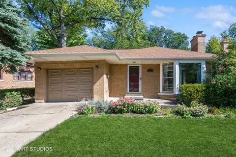 117 S George St, Mount Prospect, IL 60056