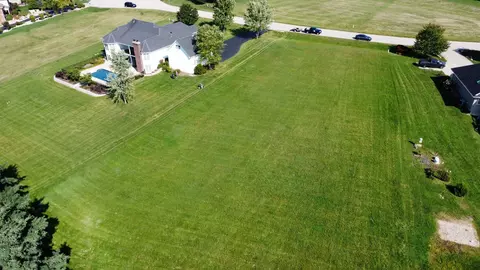 8982 Wilcox Ct, Millbrook, IL 60536 photo 2