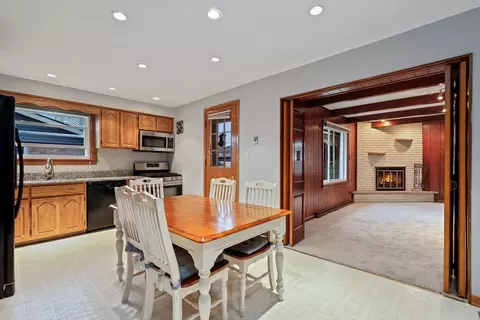 7108 Stanford Dr, Bridgeview, IL 60455 photo 8