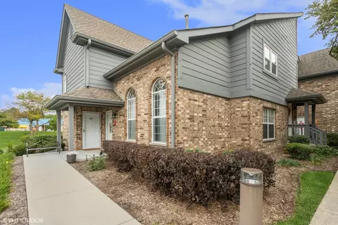 11 Foxcroft Rd #139, Naperville, IL 60565