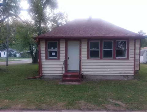 422 F St, Charleston, IL 61920