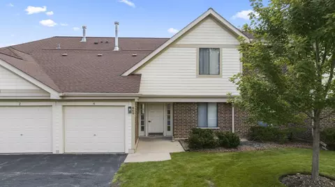 869 E Carriage Ln #4, Palatine, IL 60074