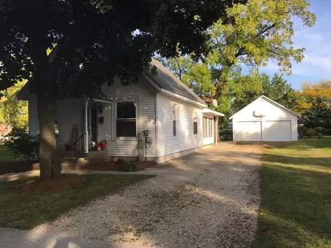 211 Locust St, Marengo, IL 60152 photo 2