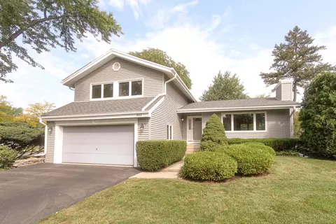 801 Woodbine Cir, Lake Zurich, IL 60047