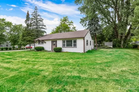 34 W830 Skyline Dr, Saint Charles, IL 60174