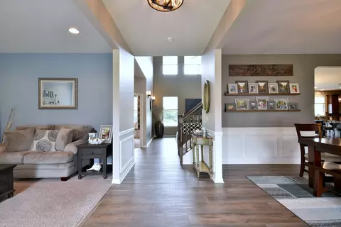 250 Norway Dr, Bartlett, IL 60103 photo 4