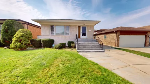 670 Escanaba Ave, Calumet City, IL 60409