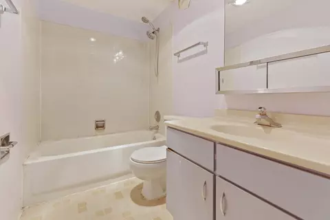 5600 Astor Ln #112, Rolling Meadows, IL 60008 photo 12