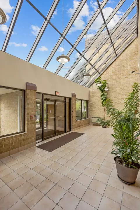 5600 Astor Ln #112, Rolling Meadows, IL 60008 photo 2