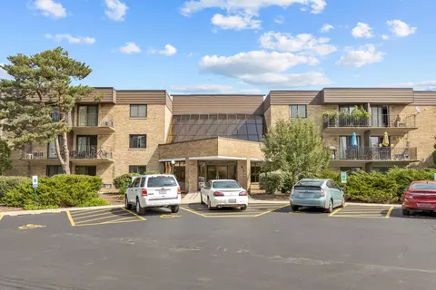 5600 Astor Ln #112, Rolling Meadows, IL 60008