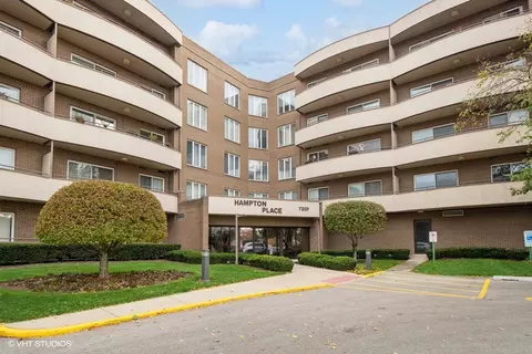 7201 N Lincoln Ave #203, Lincolnwood, IL 60712