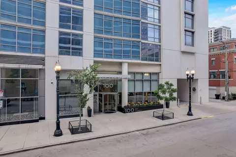 100 E 14th St #1105, Chicago, IL 60605
