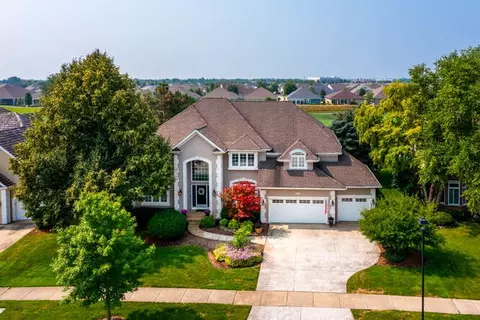 3448 White Eagle Dr, Naperville, IL 60564