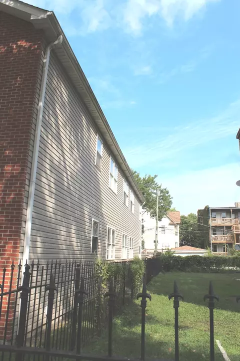 1346 E 73rd St, Chicago, IL 60619 photo 2